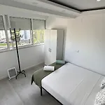 Airport Apartment *