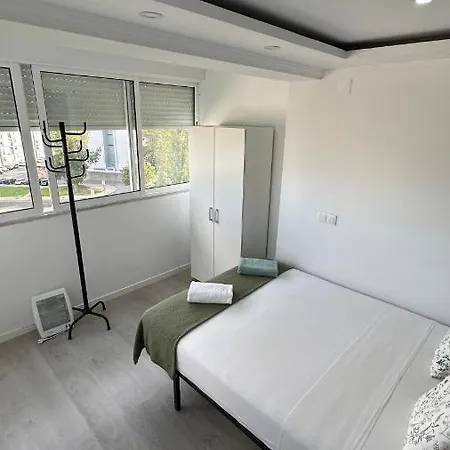 Airport Apartment *