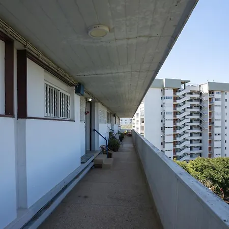 Airport Apartment *
