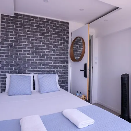 Airport Apartment *