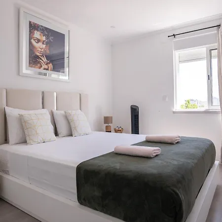 Airport Apartment *